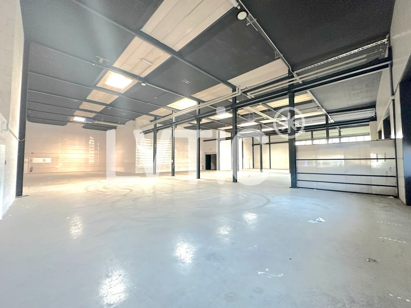 Capannone industriale di 1010 m2 divisibili in affitto a Villeneuve - Foto 2 di 6