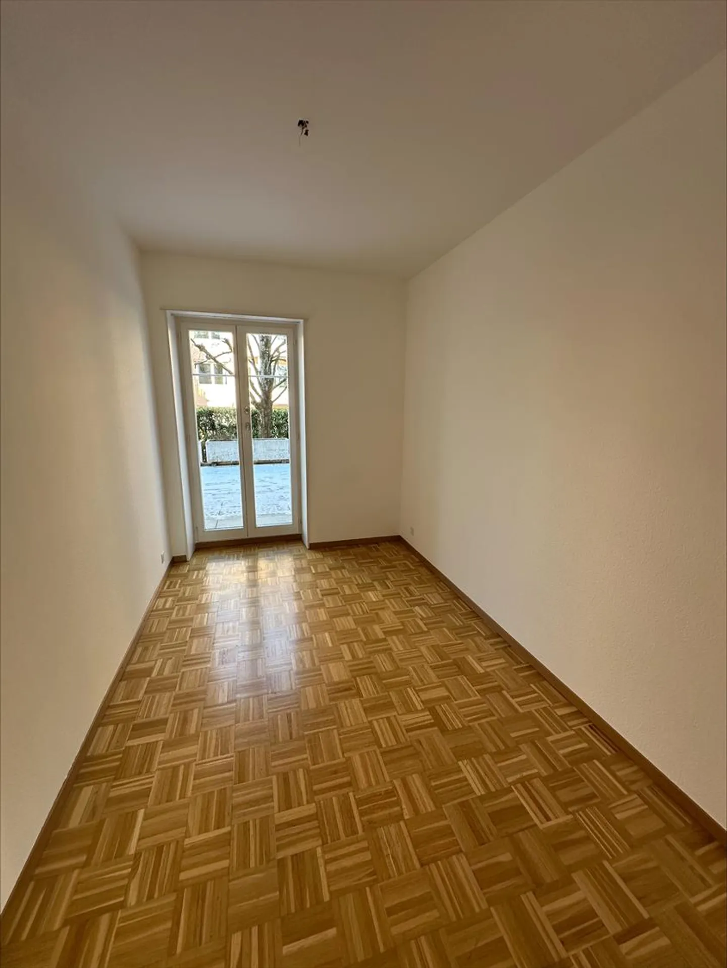 Schönes renoviertes 4.0-Zimmer-Apartment in Corcelles - Foto 6 von 11