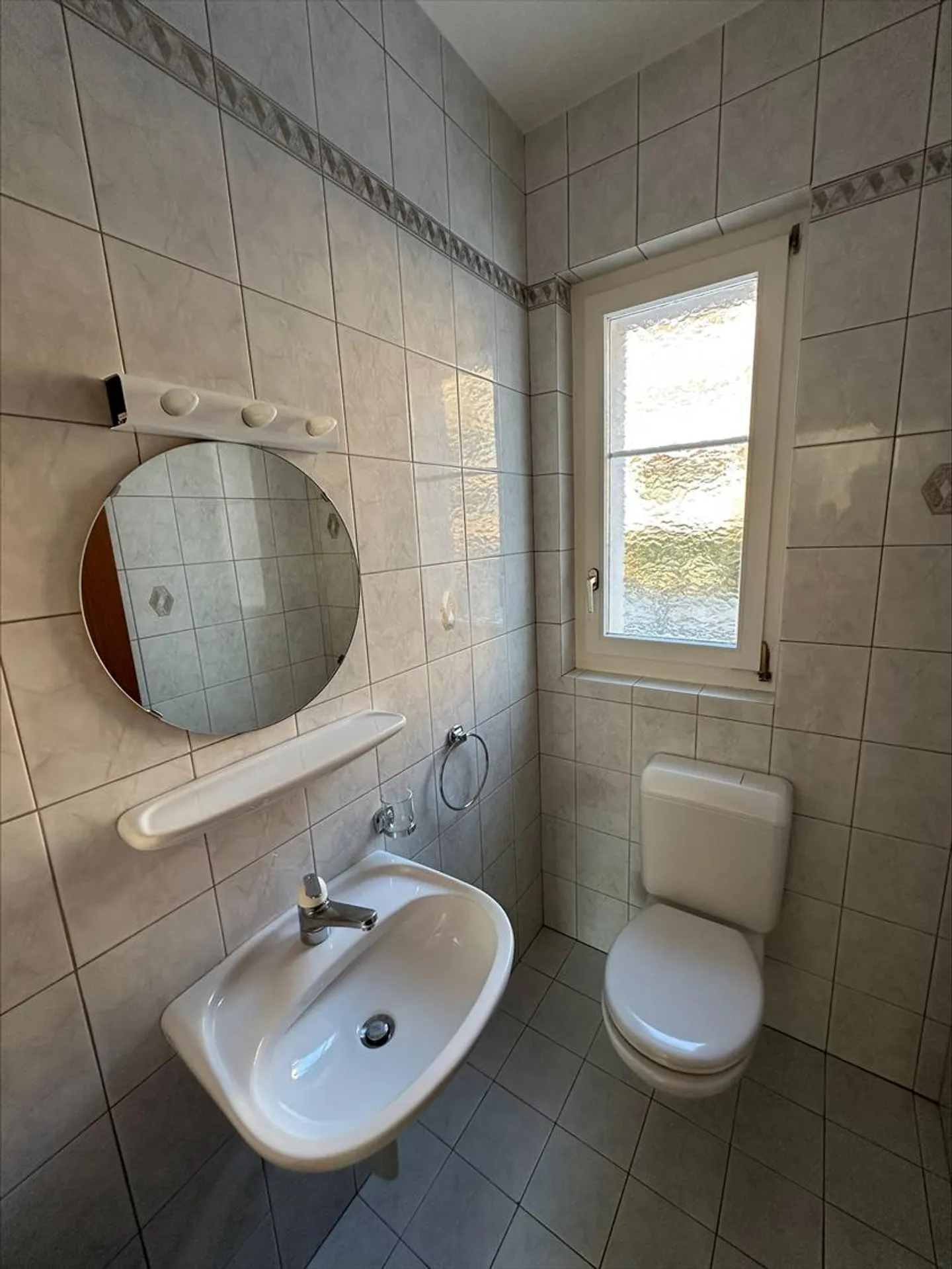 Schönes renoviertes 4.0-Zimmer-Apartment in Corcelles - Foto 9 von 11