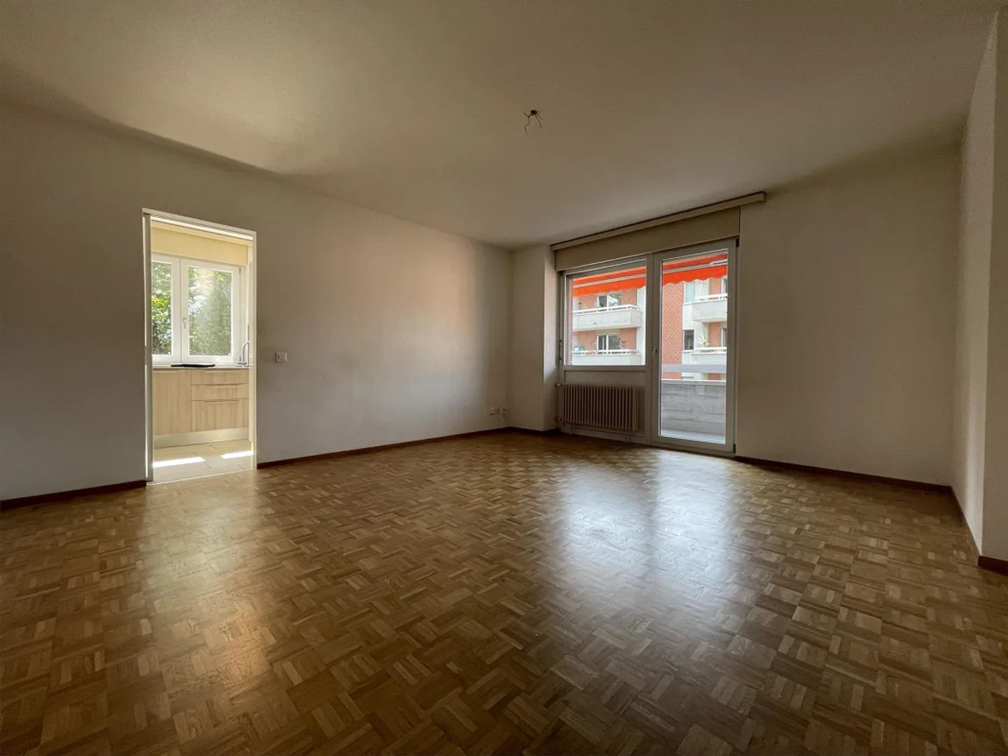 4.5 APARTMENT READY TO MOVE IN WITH INTERNAL PARKING - Photo 4 of 13