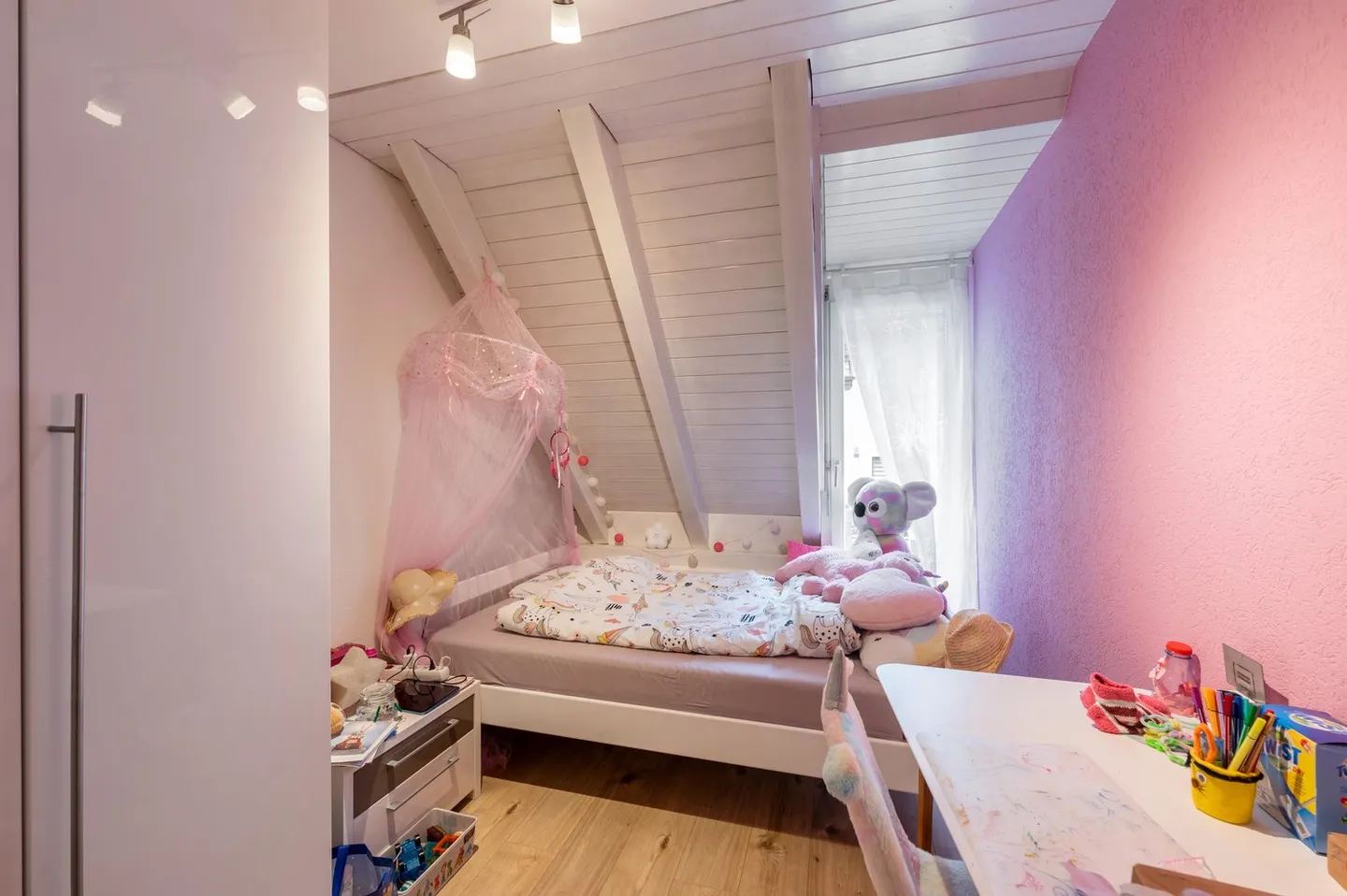 Vivere spazioso su quattro piani - Foto 7 di 12