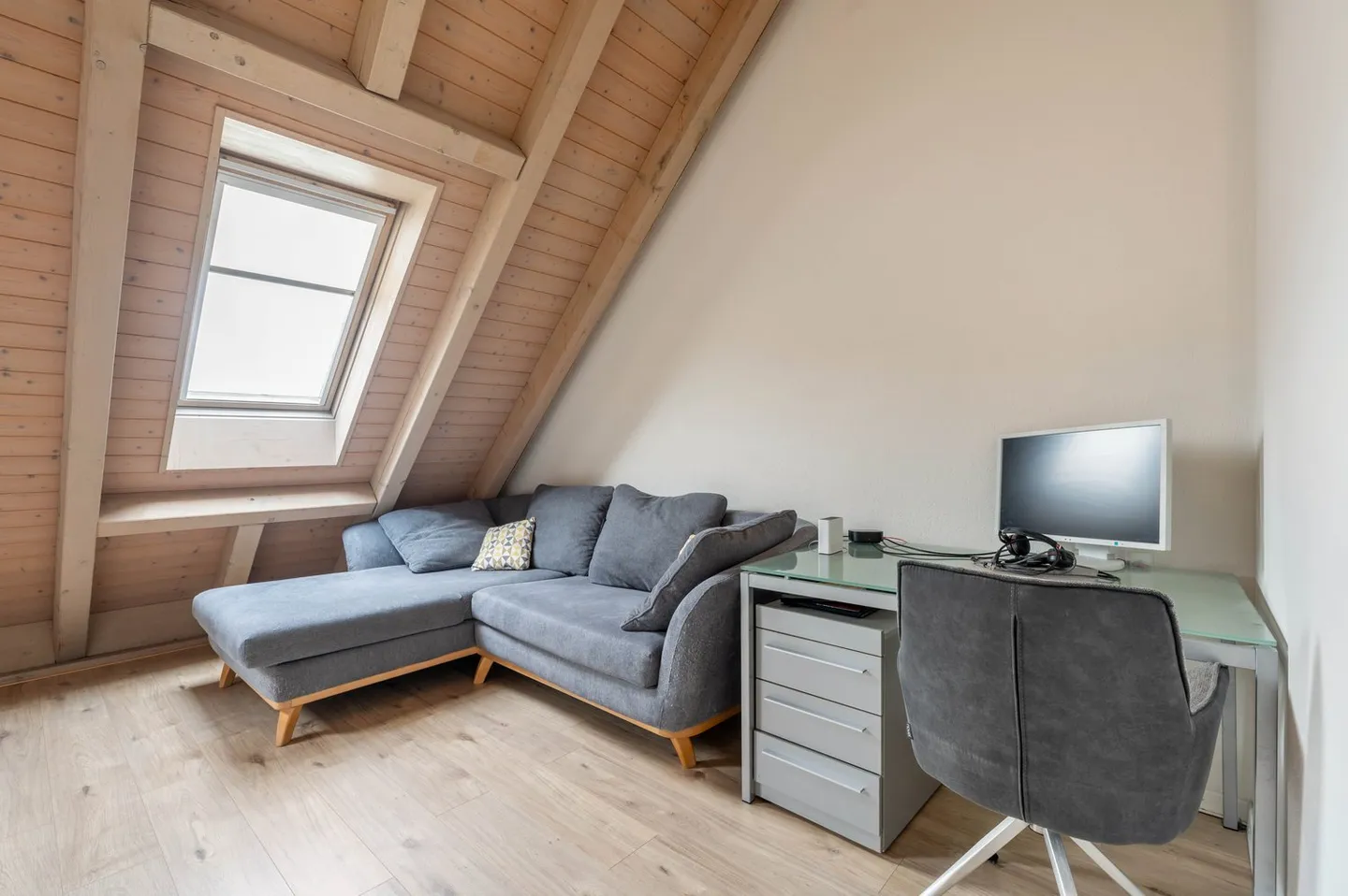 Vivere spazioso su quattro piani - Foto 8 di 12