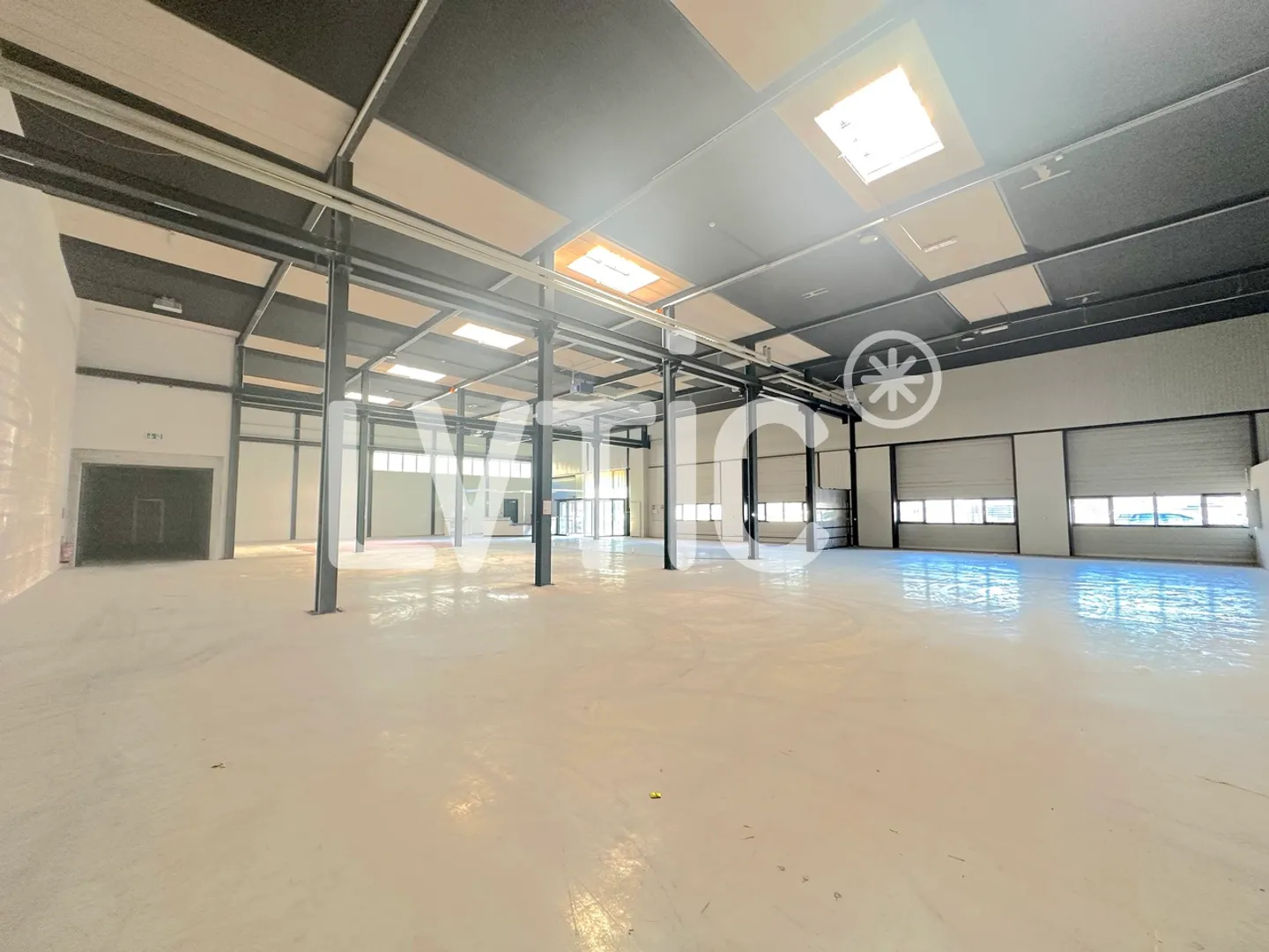 Capannone industriale di 1010 m2 divisibili in affitto a Villeneuve - Foto 1 di 6