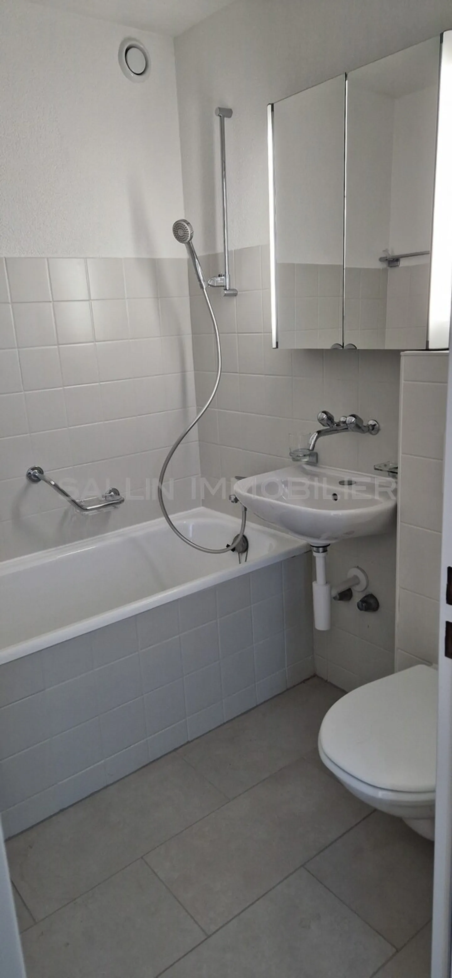 APPARTAMENTO RISTRUTTURATO DI 2½ LOCALI CON VISTA LIBERA - Foto 15 di 18