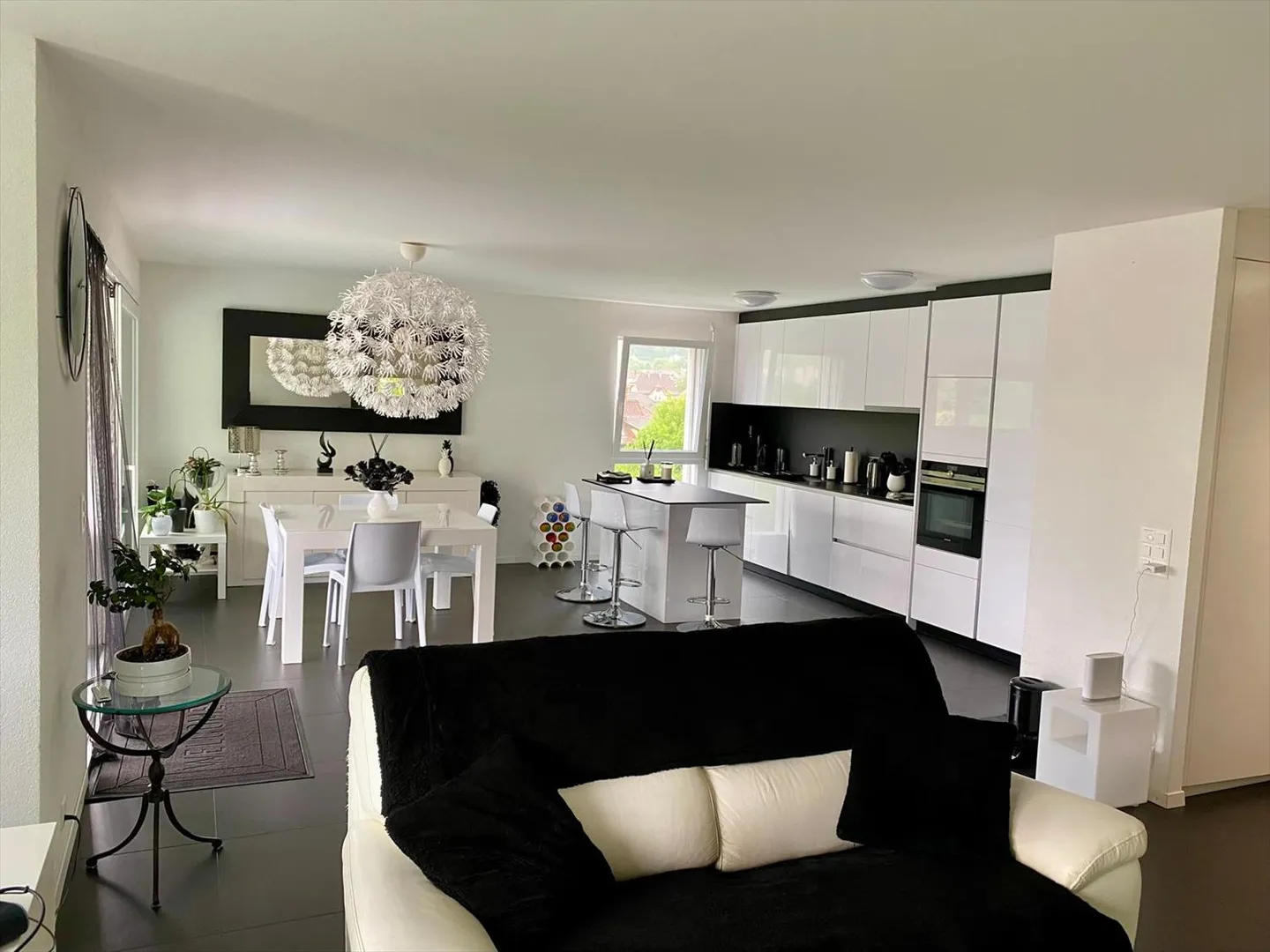 Appartamento moderno, luminoso e spazioso - Foto 1 di 9