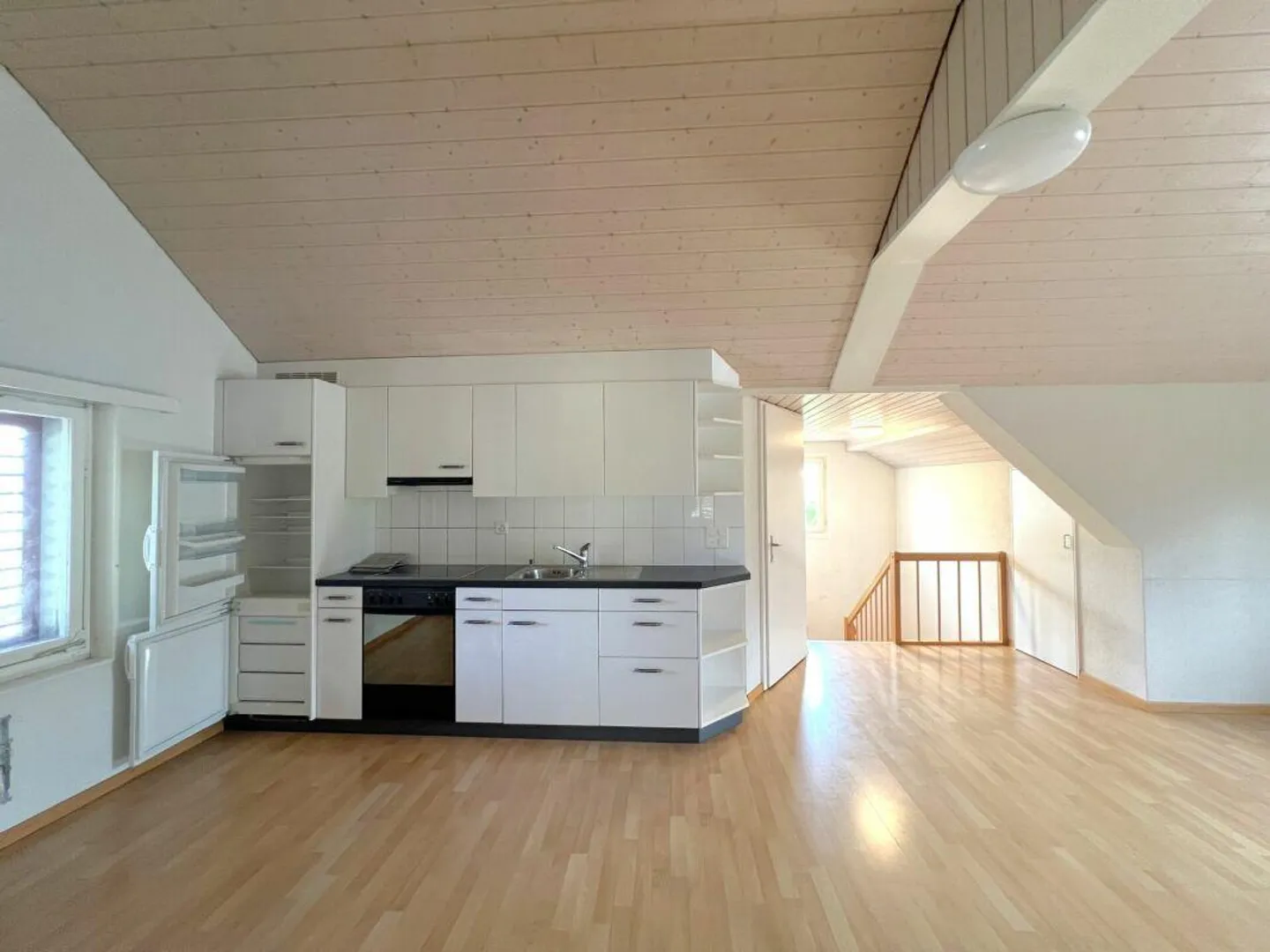 TEMPORAIRE - Appartement de 2,5 pièces près de la gare de Schwyz - Photo 1 sur 6