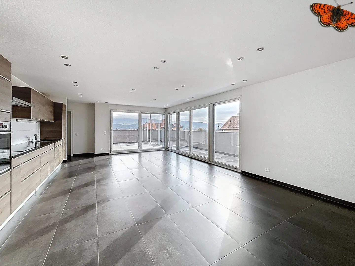 Beau penthouse de 3,5 pièces avec terrasse de 51,7 m2 - Photo 4 sur 16