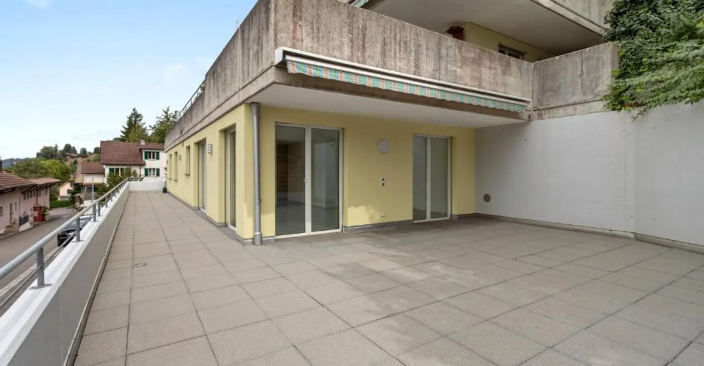 Privacy, plenty of outdoor space and a beautiful view - Photo 4 of 9