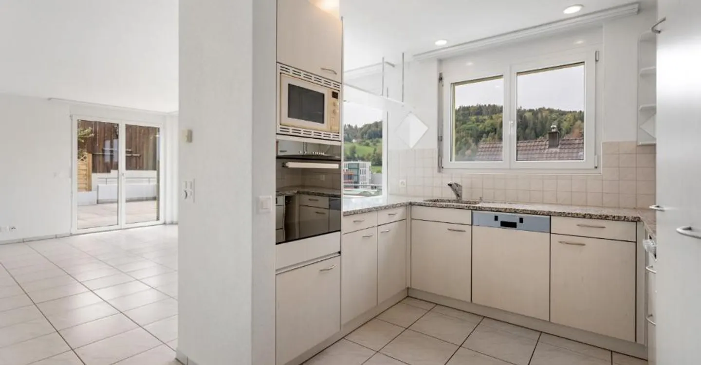 Privacy, plenty of outdoor space and a beautiful view - Photo 7 of 9