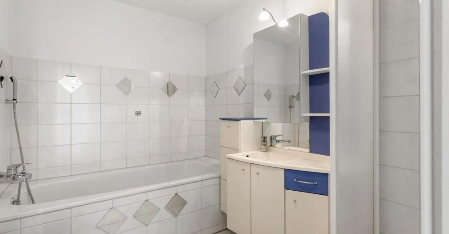 Privacy, plenty of outdoor space and a beautiful view - Photo 8 of 9