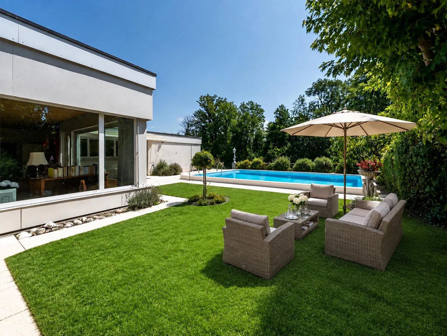 Single-family house with idyllic garden and pool - Photo 3 of 4