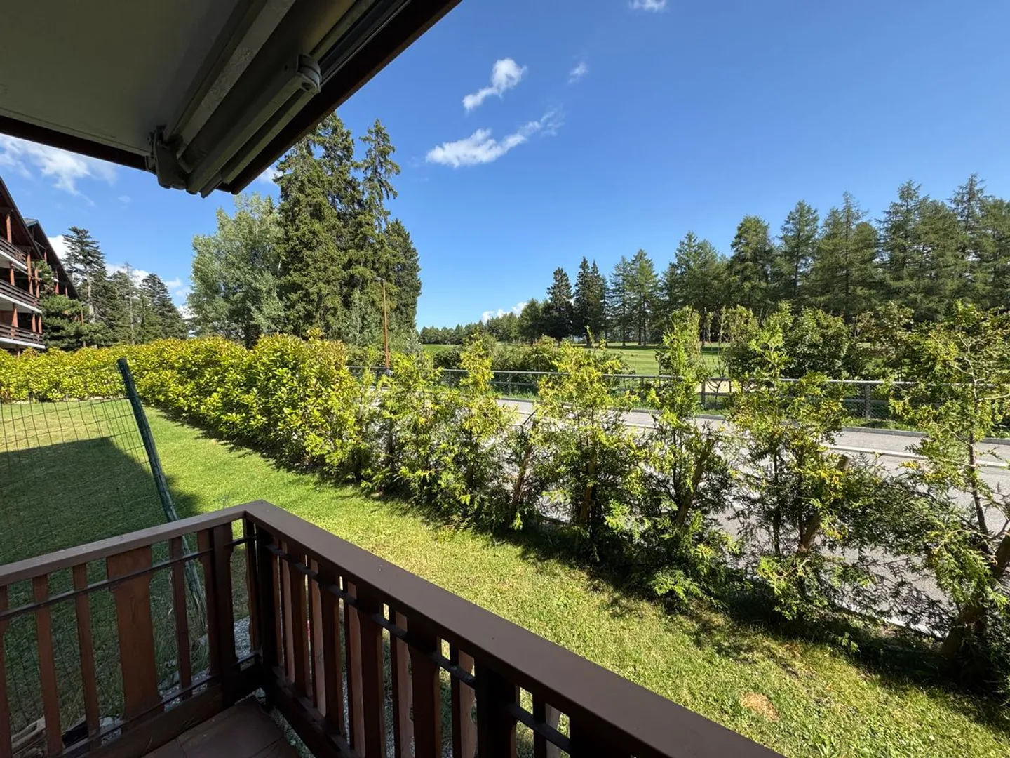 Appartement 4.5 pièces en bordure du terrain de golf (Lärchen) - Emplacement privilégié - Photo 4 sur 13