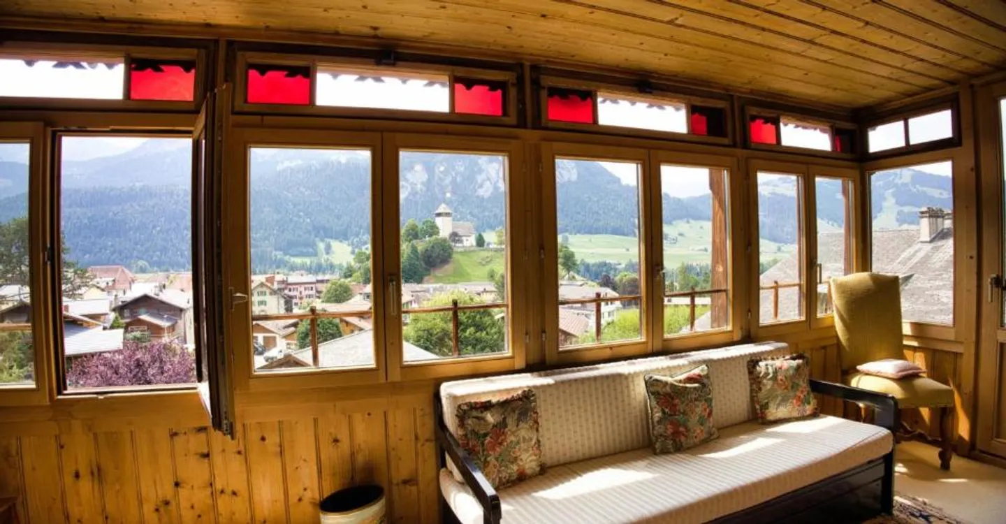 Appartamento di carattere di 7 locali nel cuore di Château-d'Oex - Foto 1 di 11
