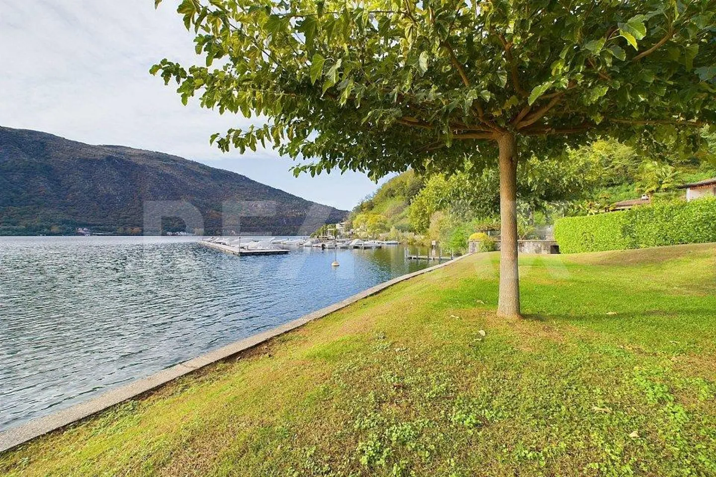 Sensationelle Perle in erster Reihe am See - Foto 7 von 13