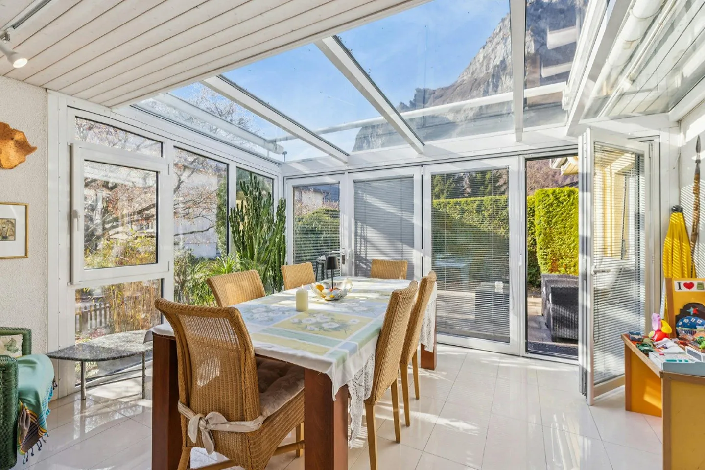 5.5-Zimmer-Einfamilienhaus mit Doppelgarage und Ausbaupotential - Foto 6 von 13