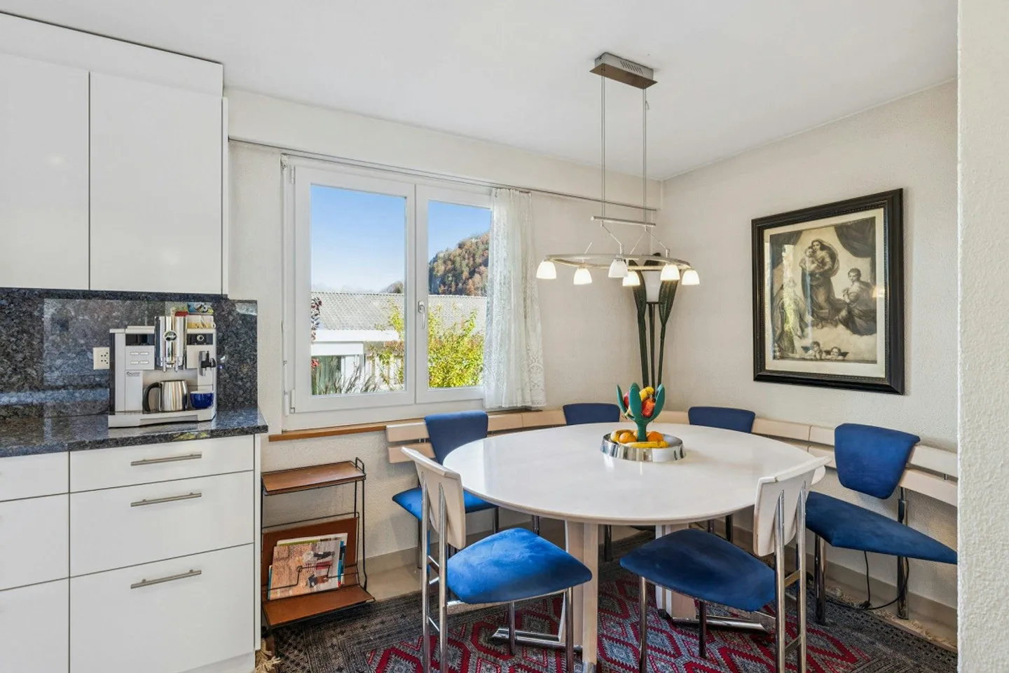 5.5-Zimmer-Einfamilienhaus mit Doppelgarage und Ausbaupotential - Foto 4 von 13