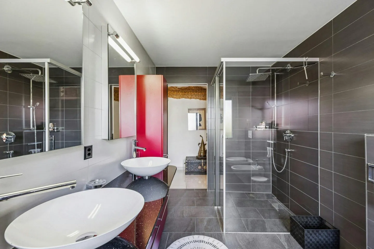 5.5-Zimmer-Einfamilienhaus mit Doppelgarage und Ausbaupotential - Foto 8 von 13