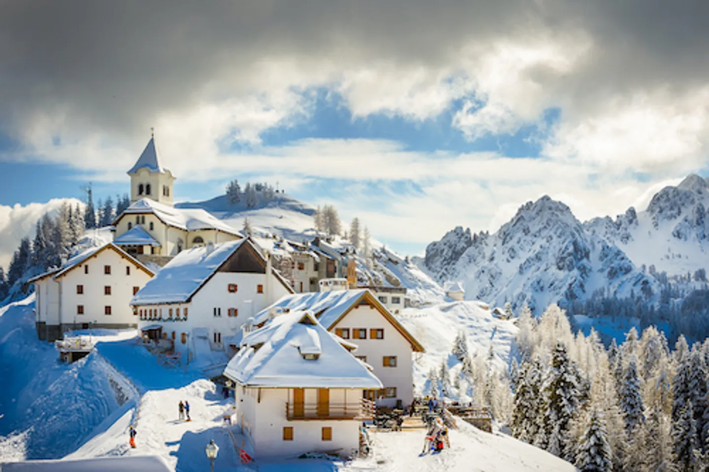 Valais: Boutique hotel on the Tour de Mont-Blanc for sale. - Photo 1 of 1