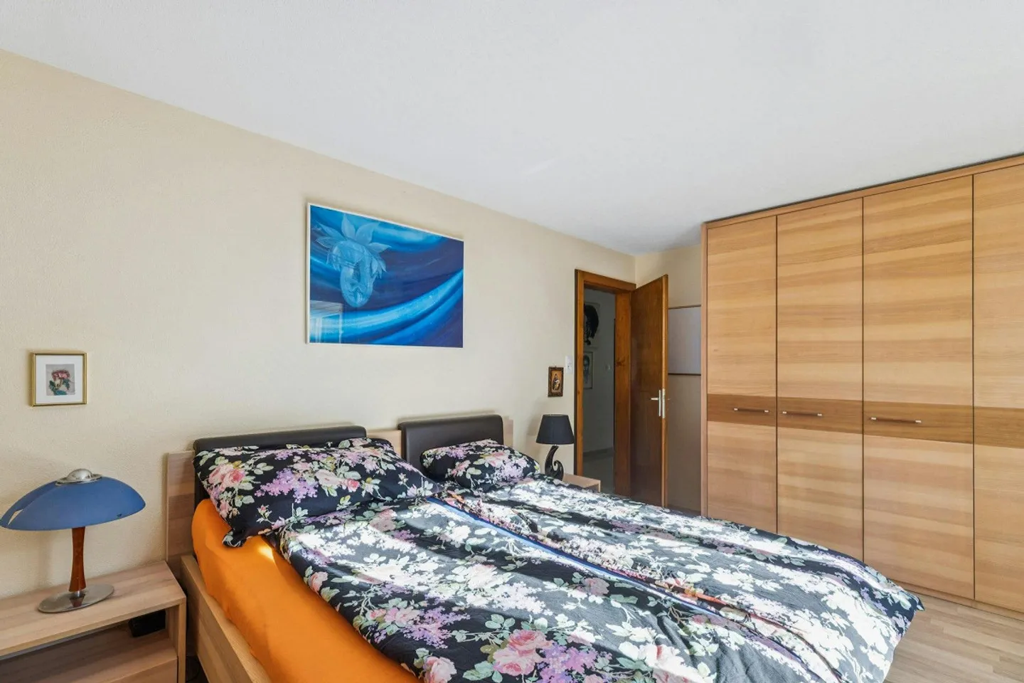 5.5-Zimmer-Einfamilienhaus mit Doppelgarage und Ausbaupotential - Foto 9 von 13