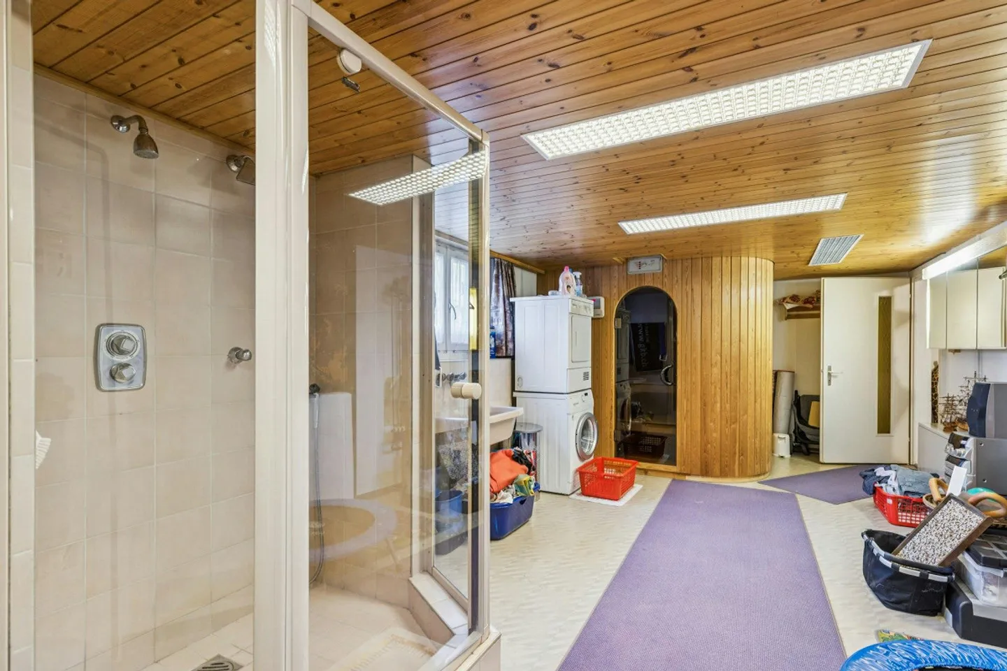 5.5-Zimmer-Einfamilienhaus mit Doppelgarage und Ausbaupotential - Foto 11 von 13