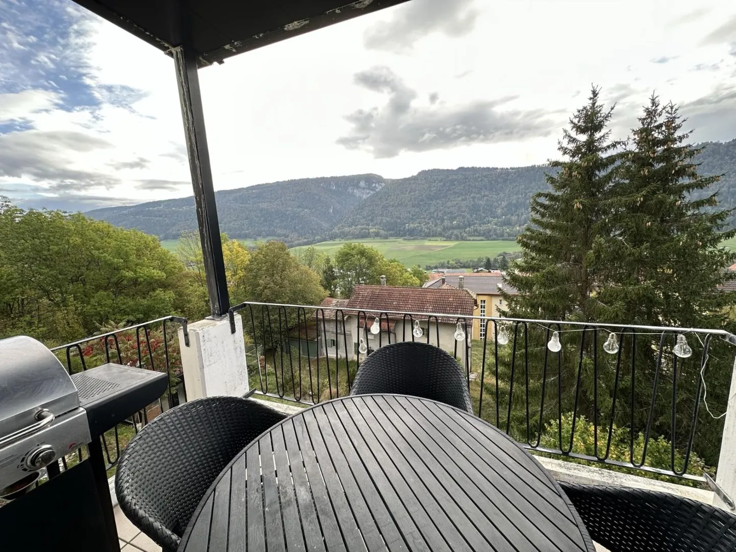 Sankt-Imier, magnifique appartement de 4,5 pièces au 1er étage avec balcon et terrasse - Photo 2 sur 7