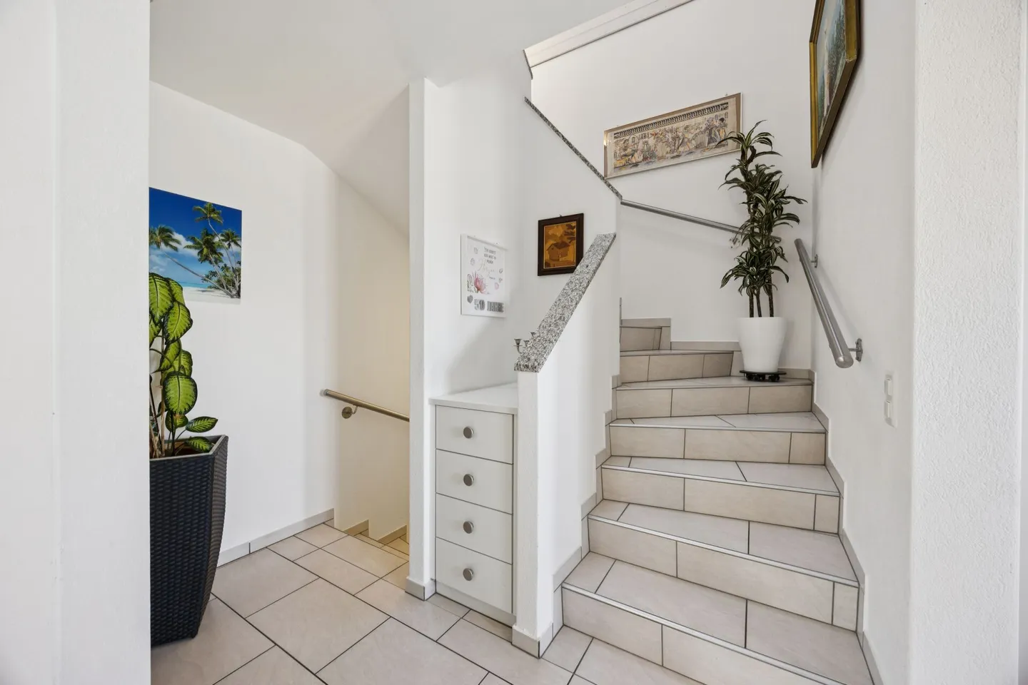 Affascinante casa bifamiliare di 5,5 stanze in una posizione tranquilla - Foto 7 di 14
