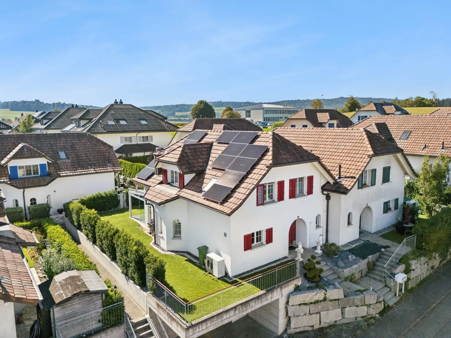 Affascinante casa bifamiliare di 5,5 stanze in una posizione tranquilla - Foto 13 di 14