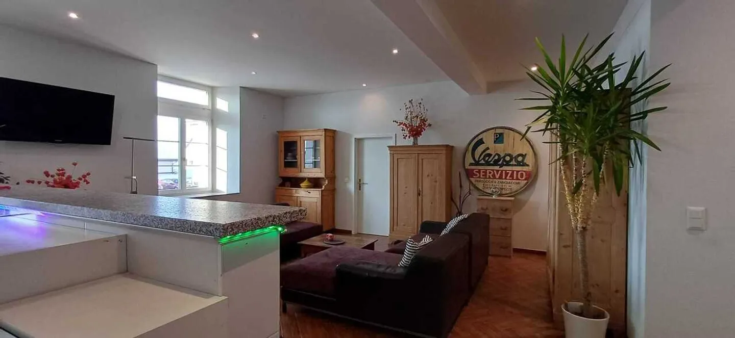 Moderne 4.5-Zimmer-Wohnung in einem vollständig renovierten Gebäude zum Verkauf - Foto 3 di 13