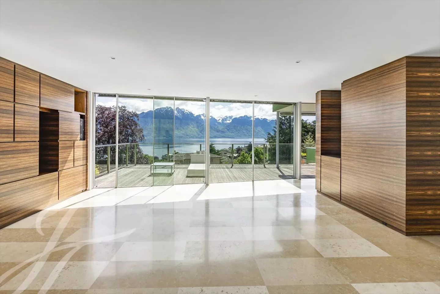 Attico moderno con vista a 360° - Foto 3 di 12