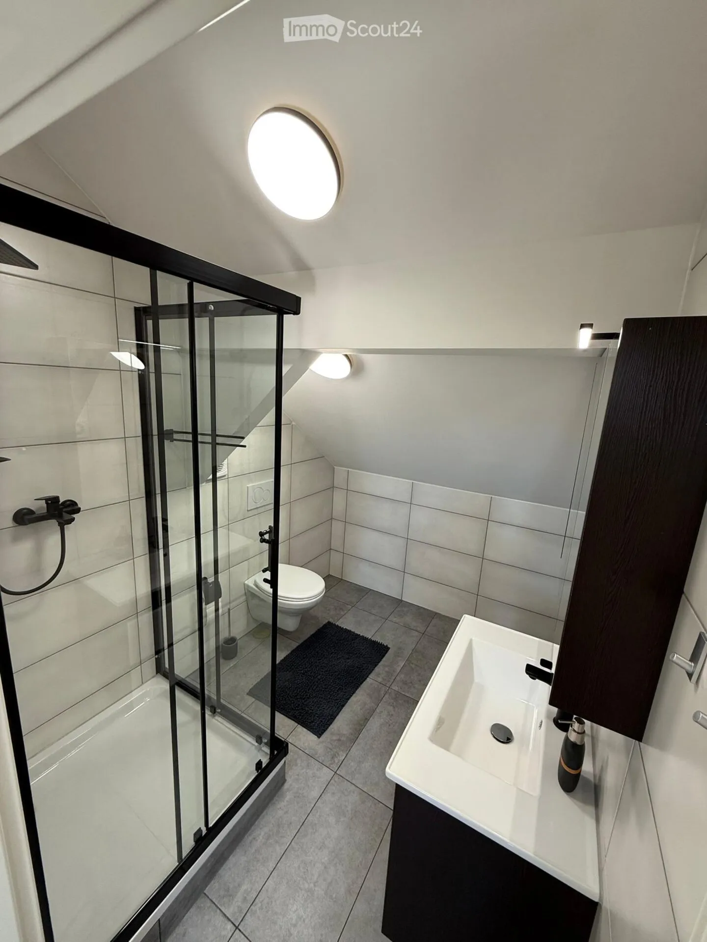 Top Opportunity! Completely renovated multi-family house with land reserve - Photo 18 of 18