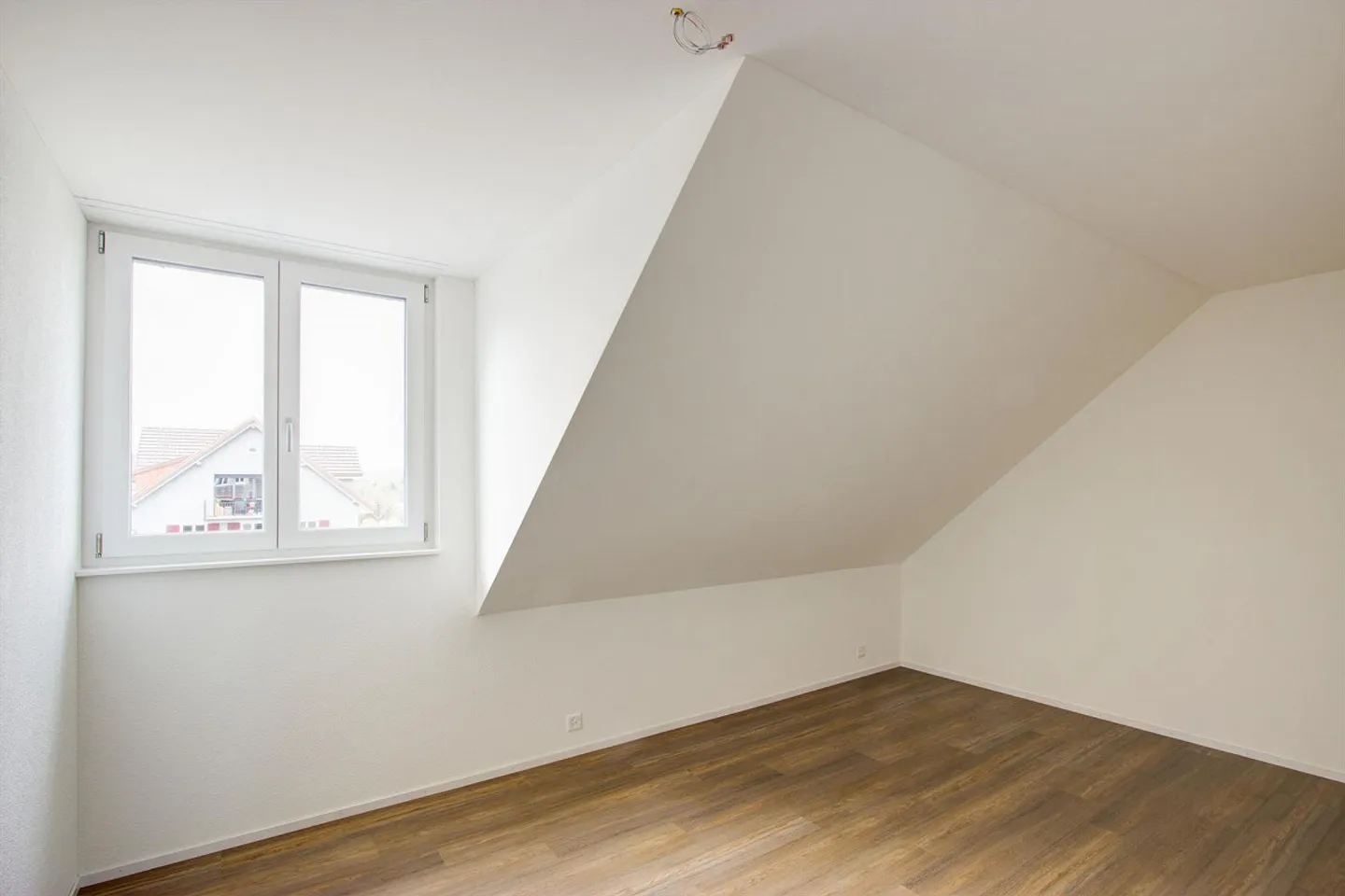 Appartamento mansardato spazioso in una posizione tranquilla - Foto 5 di 12