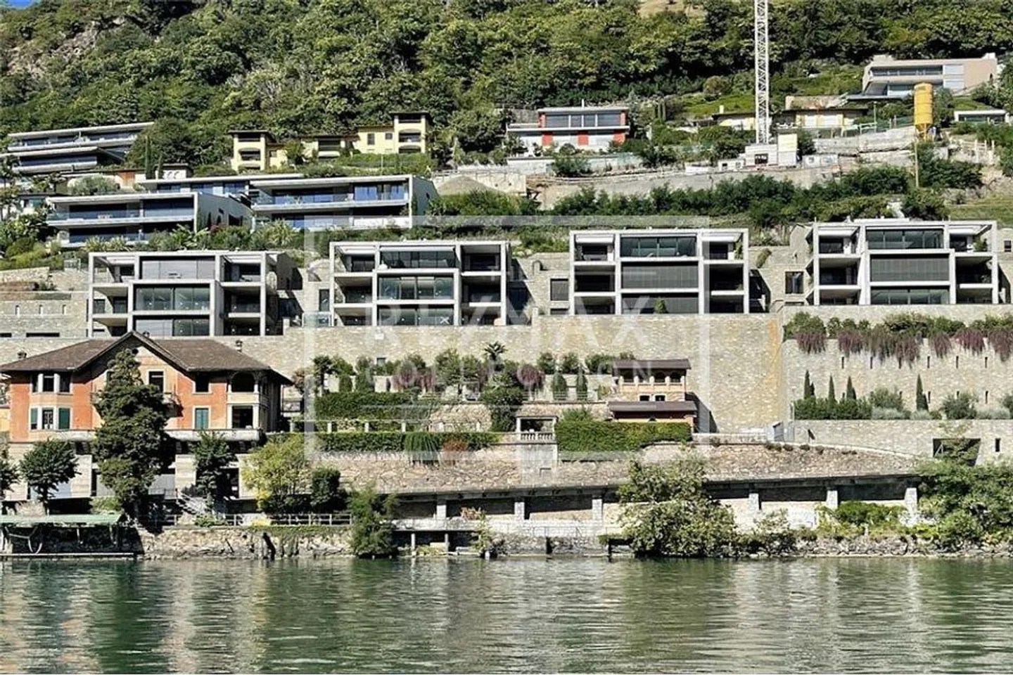 Bijou moderne au bord du lac - Photo 3 sur 13