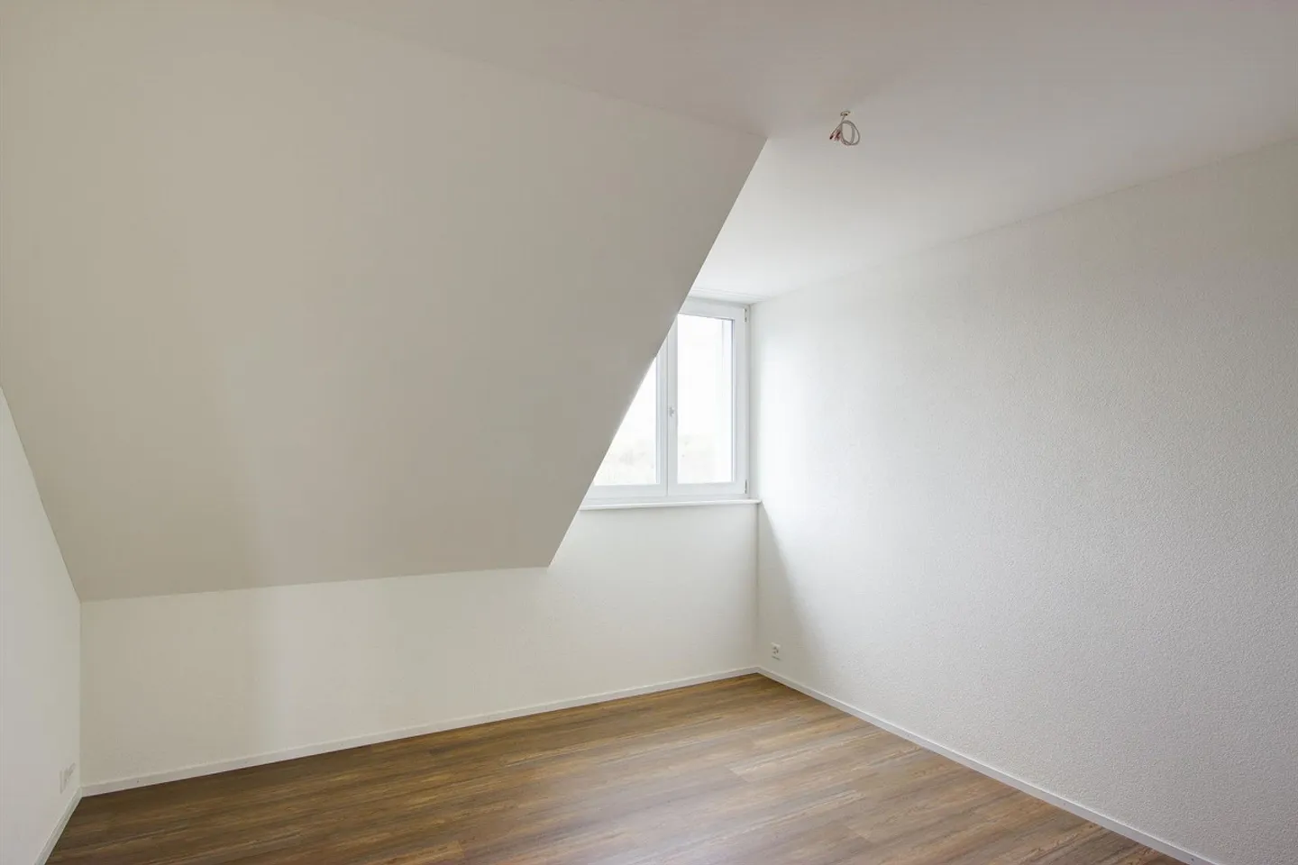 Appartamento mansardato spazioso in una posizione tranquilla - Foto 6 di 12