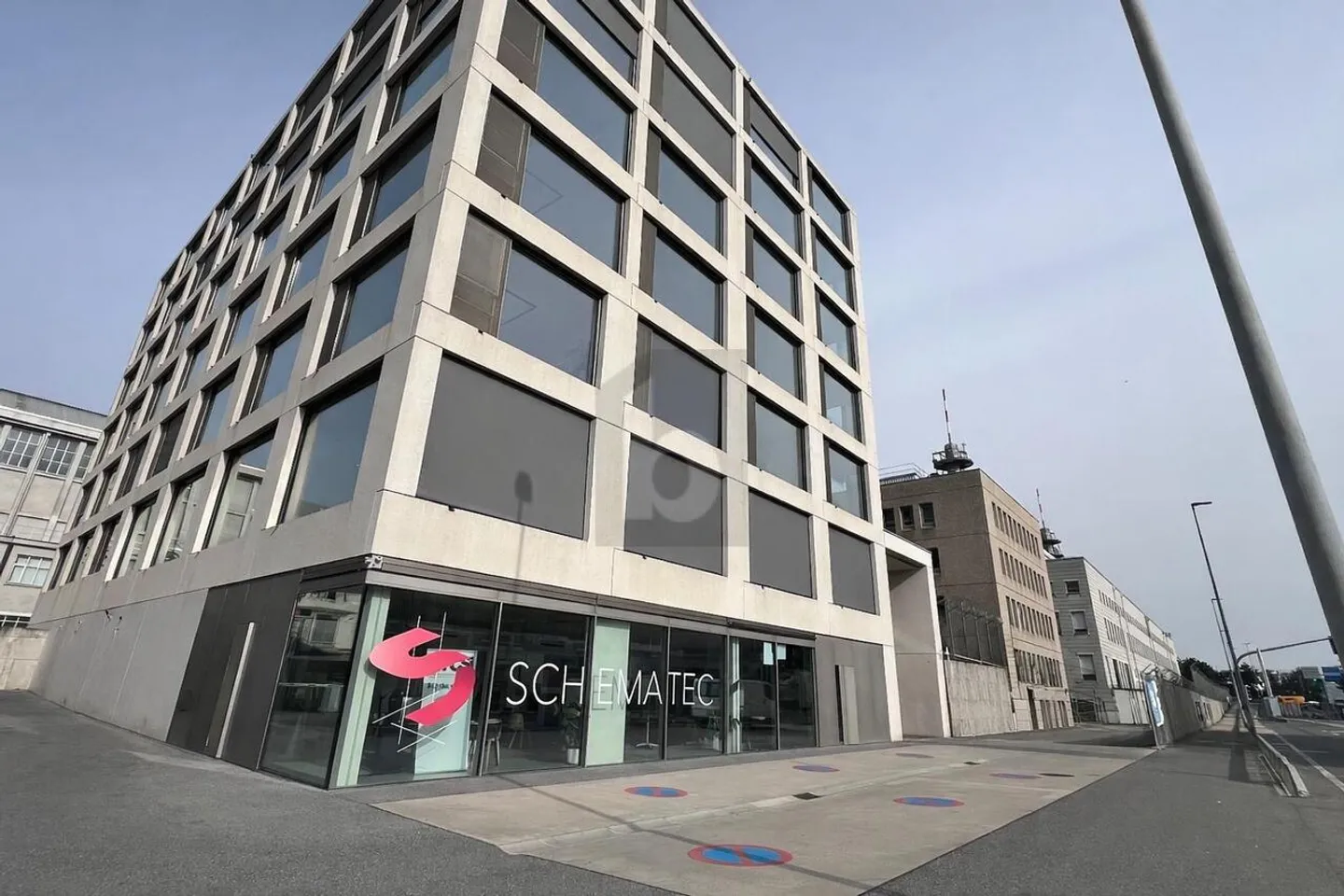 MODERNO, SPAZIOSO E LUMINOSO - Foto 1 di 6