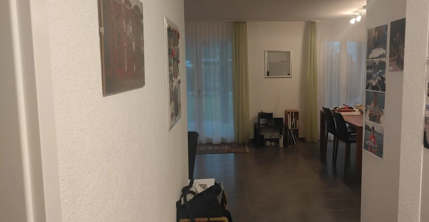 Appartement moderne de 2,5 pièces au rez-de-chaussée avec terrasse de jardin - Photo 2 sur 8