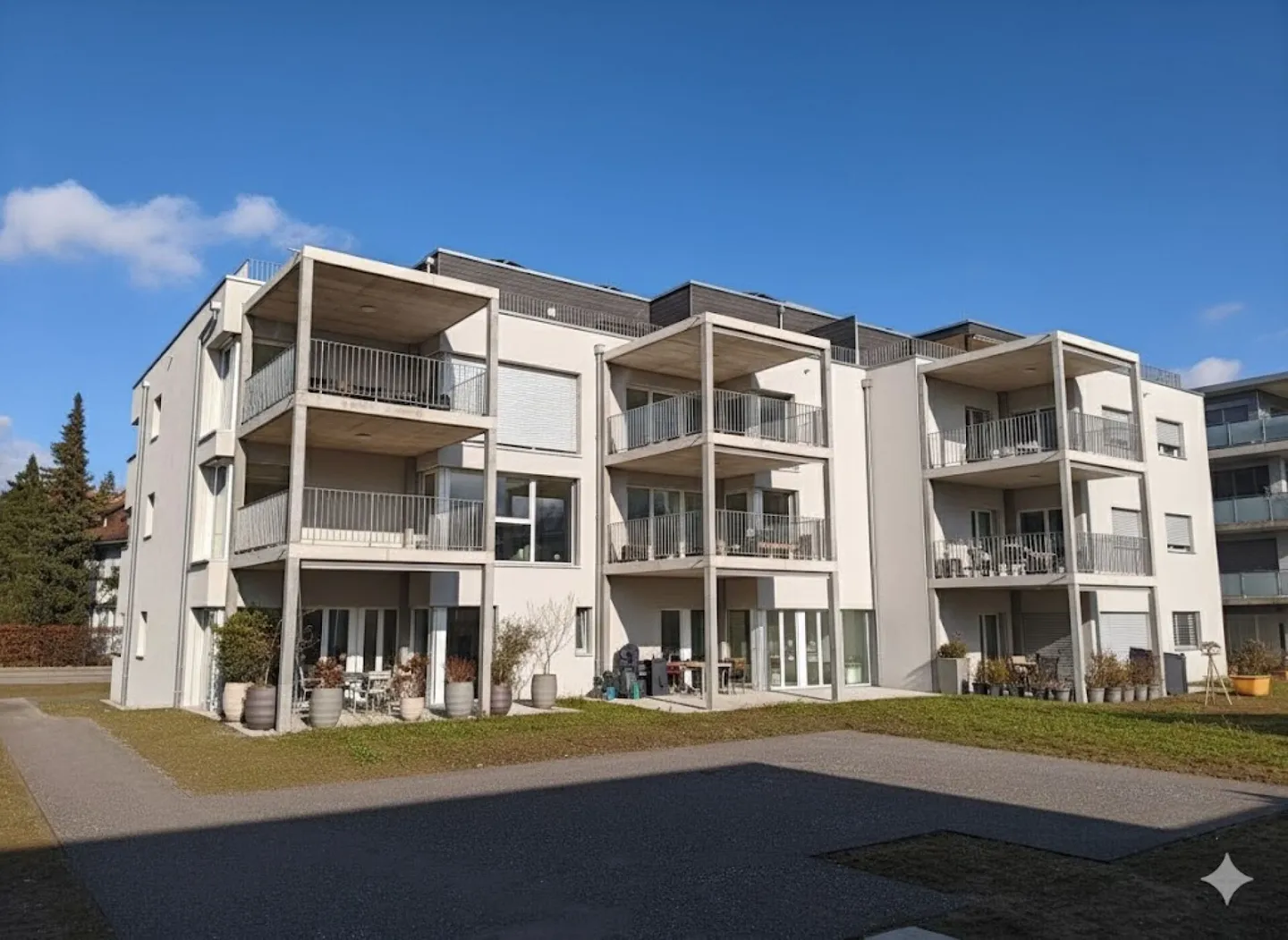 Nouveaux appartements de 3,5 pièces dans un emplacement optimalement ensoleillé au centre du village - Photo 6 sur 7