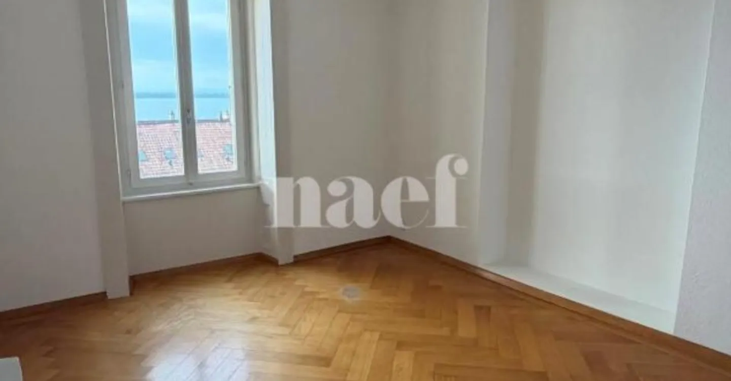 Bel appartamento situato nella parte alta della città. - Foto 3 di 8