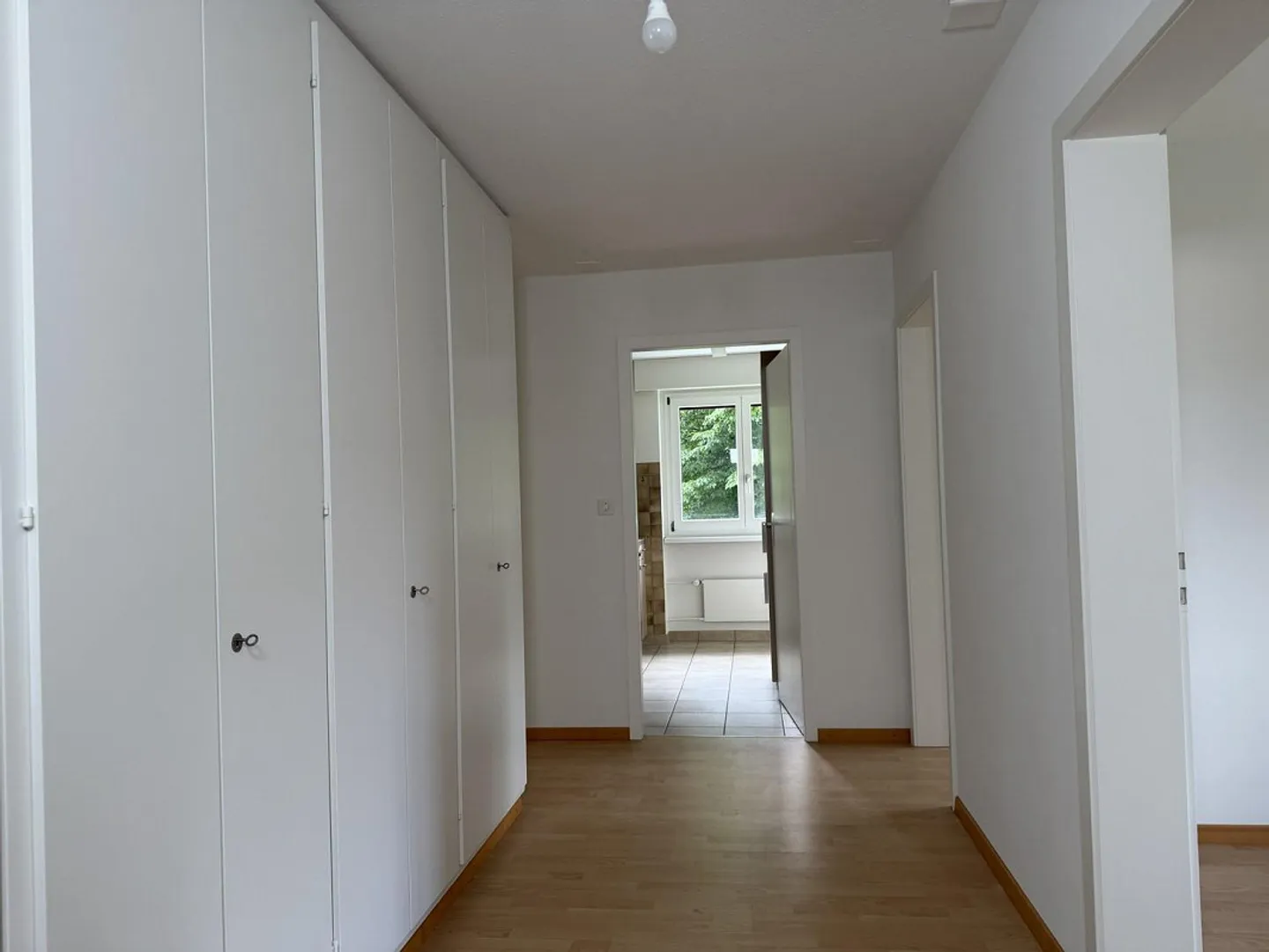 Charming 3-room apartment in a family-friendly neighborhood - Photo 2 of 9