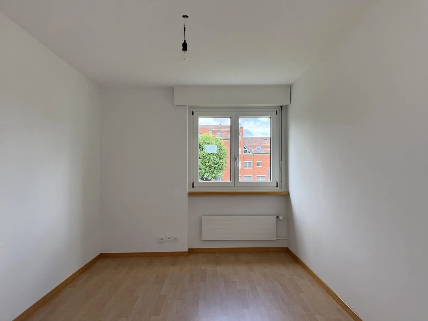 Charming 3-room apartment in a family-friendly neighborhood - Photo 3 of 9