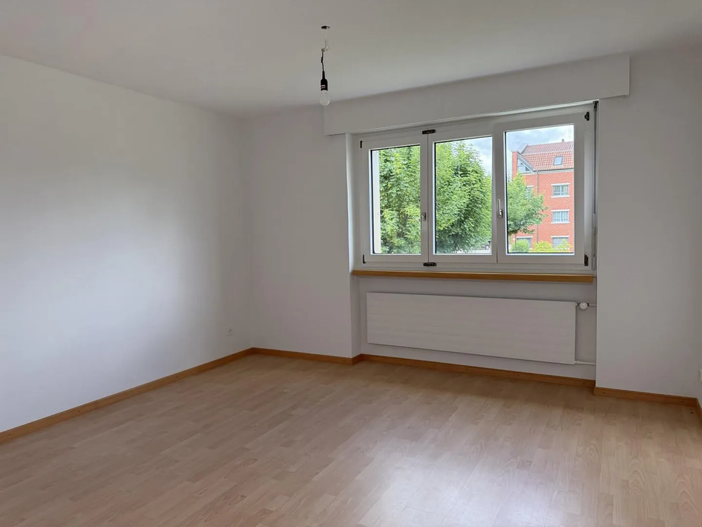 Charming 3-room apartment in a family-friendly neighborhood - Photo 4 of 9