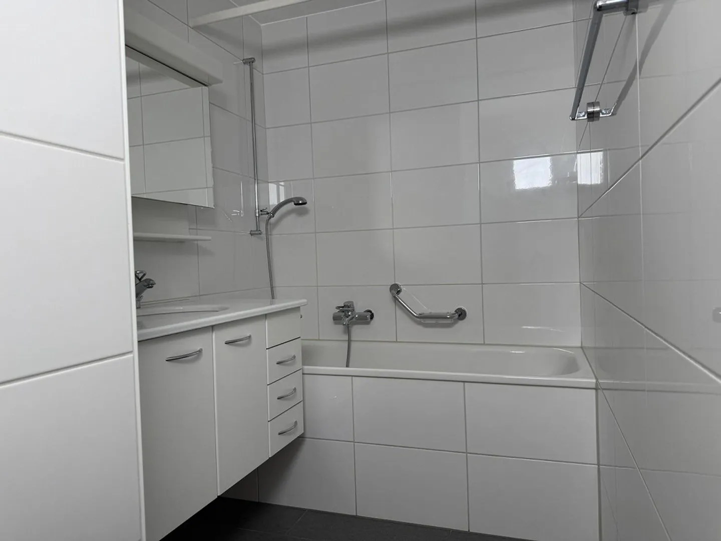 Charming 3-room apartment in a family-friendly neighborhood - Photo 7 of 9