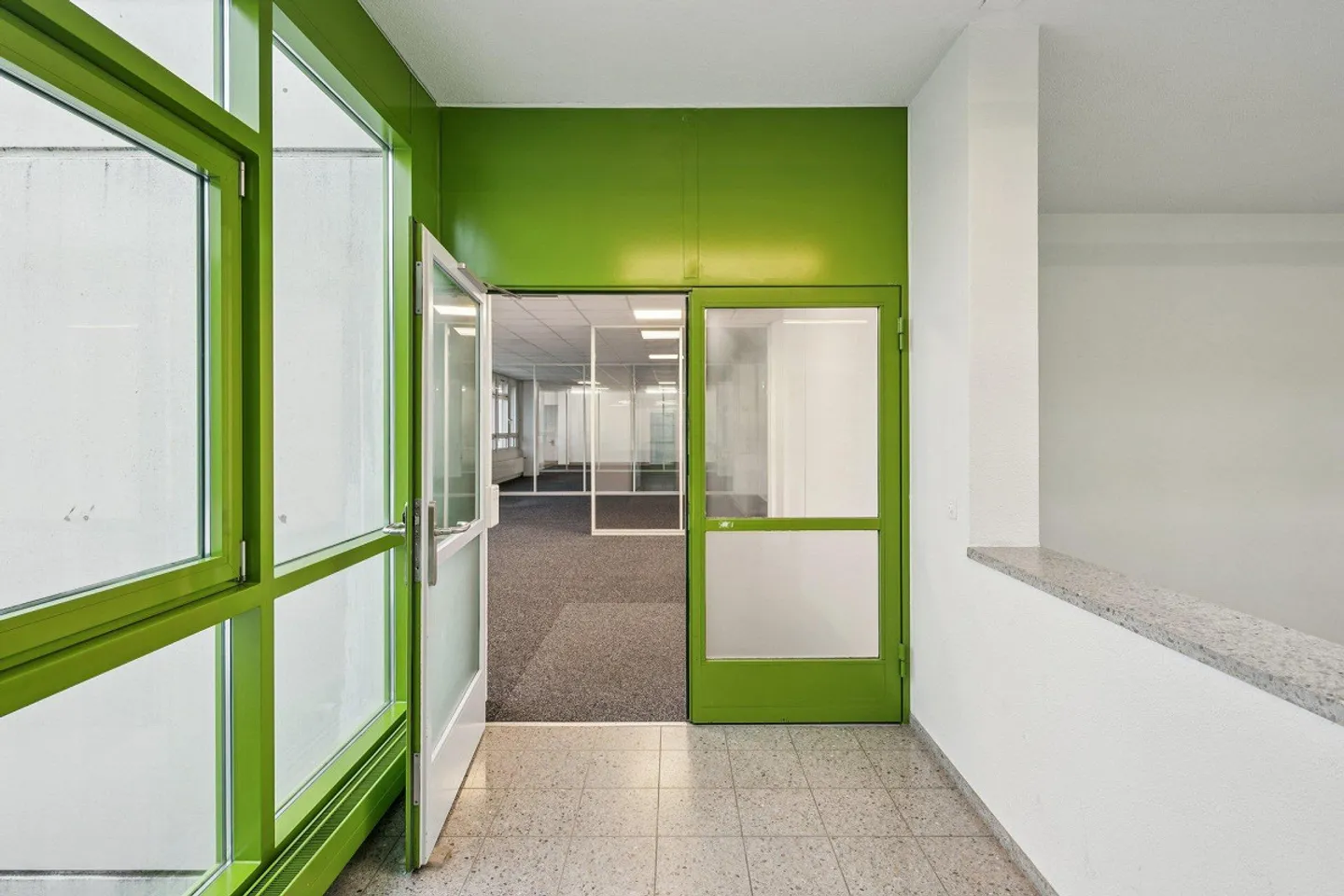 952 m² bezugsbereit ausgebaute Büroräume für CHF 90.00/m²/Jahr - Foto 2 von 13