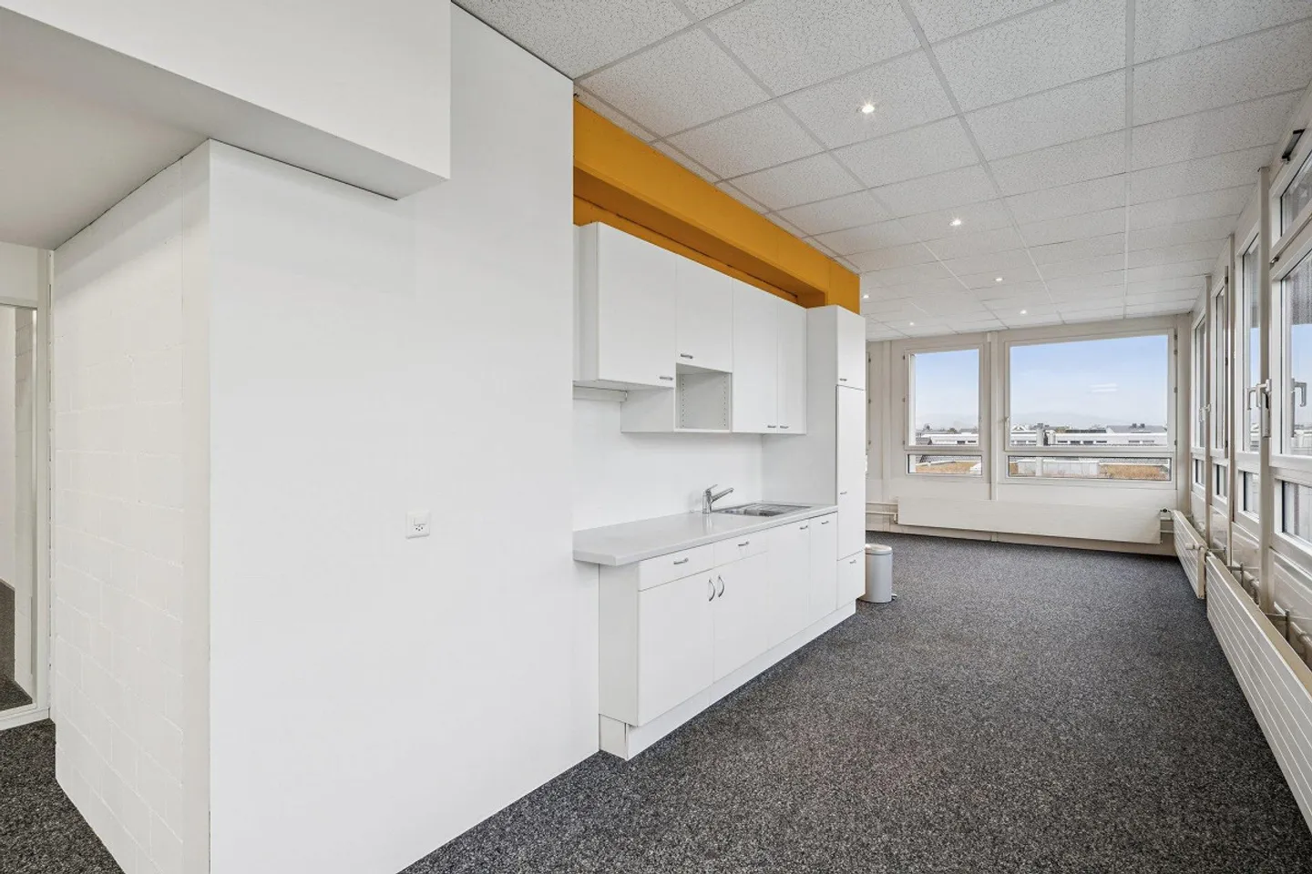 952 m² bezugsbereit ausgebaute Büroräume für CHF 90.00/m²/Jahr - Foto 3 von 13