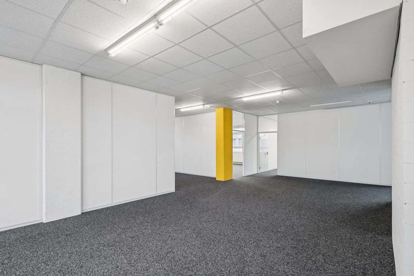 952 m² bezugsbereit ausgebaute Büroräume für CHF 90.00/m²/Jahr - Foto 10 von 13