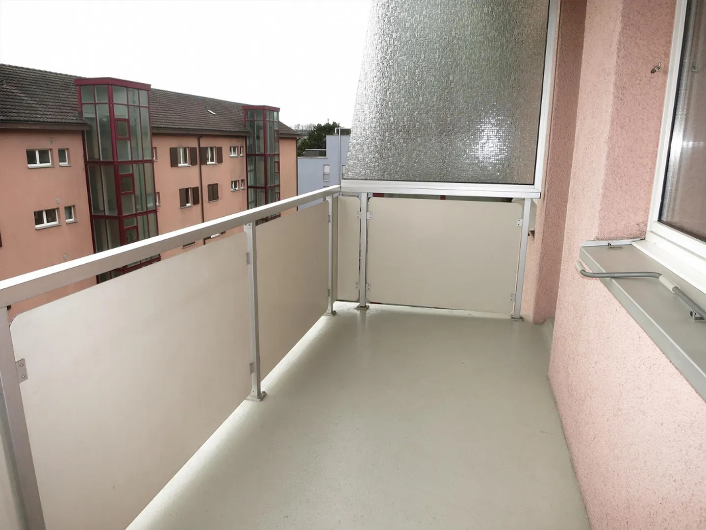 Vivere vicino alla città con balcone - Foto 8 di 8