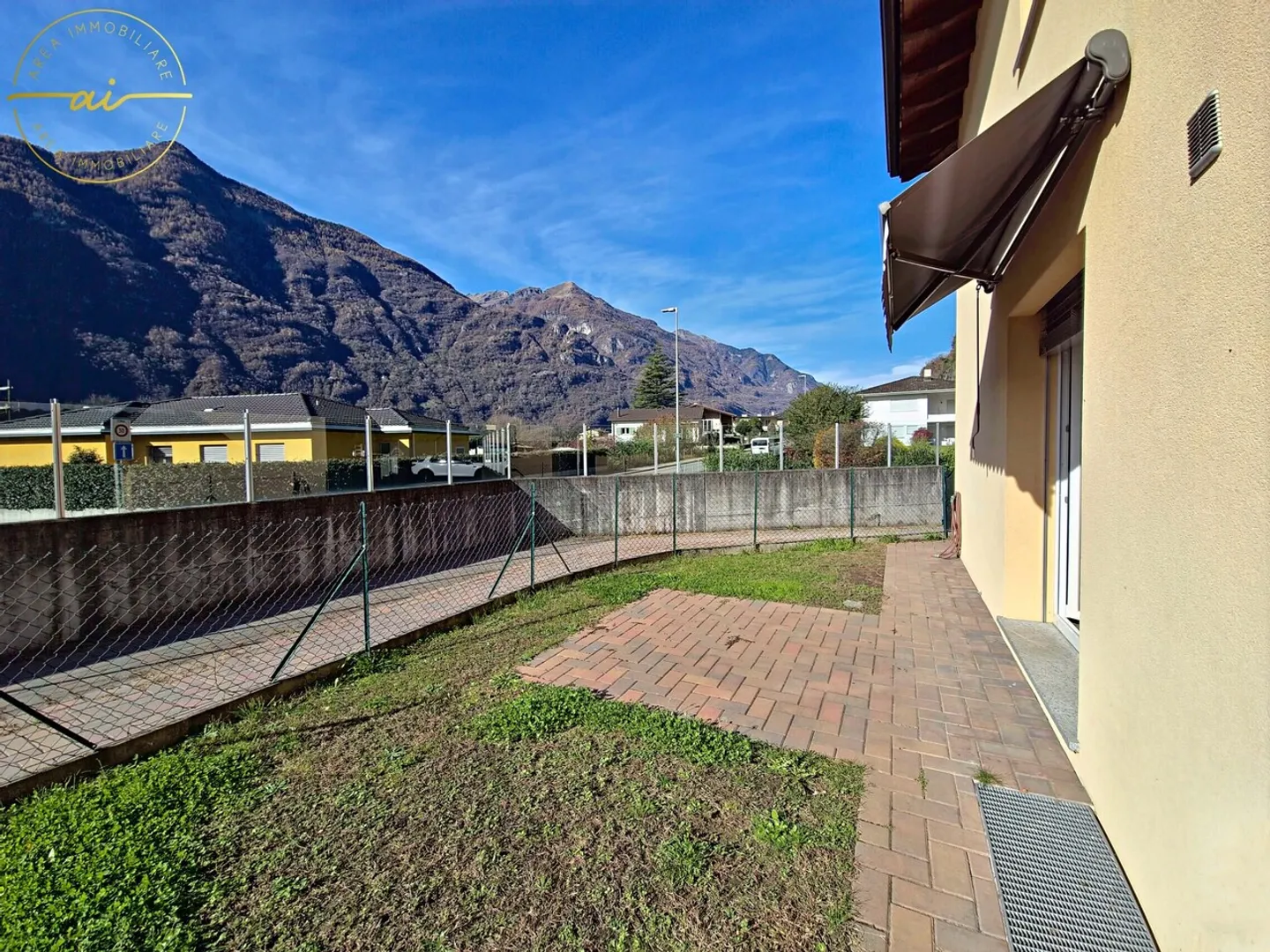 SPLENDIDA CASA DI TESTA CON GIARDINO PRIVATO A CRESCIANO - Foto 1 di 13