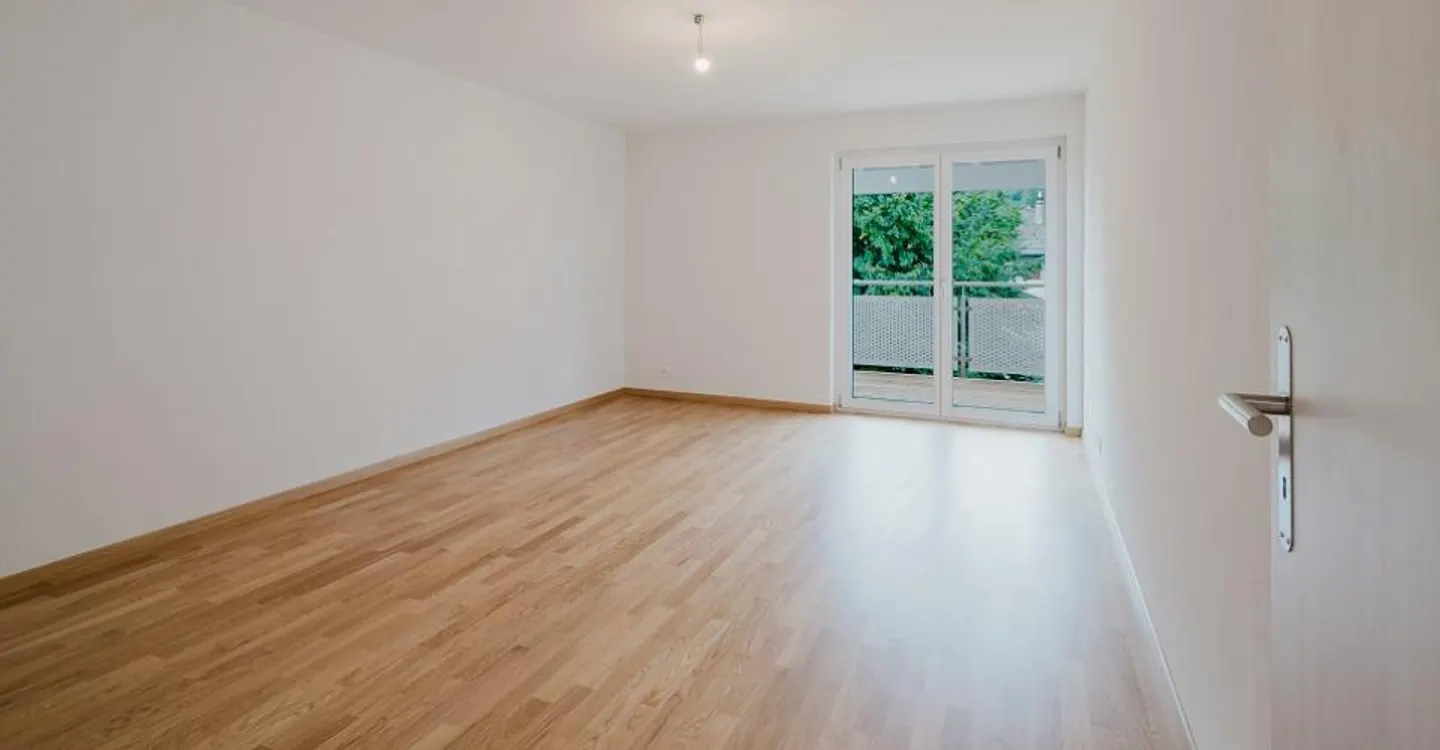 Renovated 4-Room Apartment - Photo 3 of 11