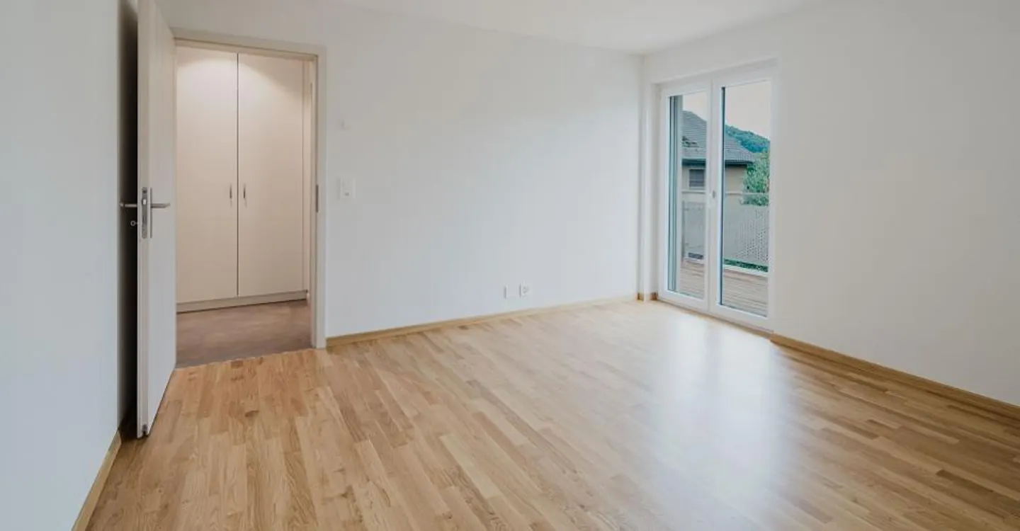 Renovated 4-Room Apartment - Photo 5 of 11
