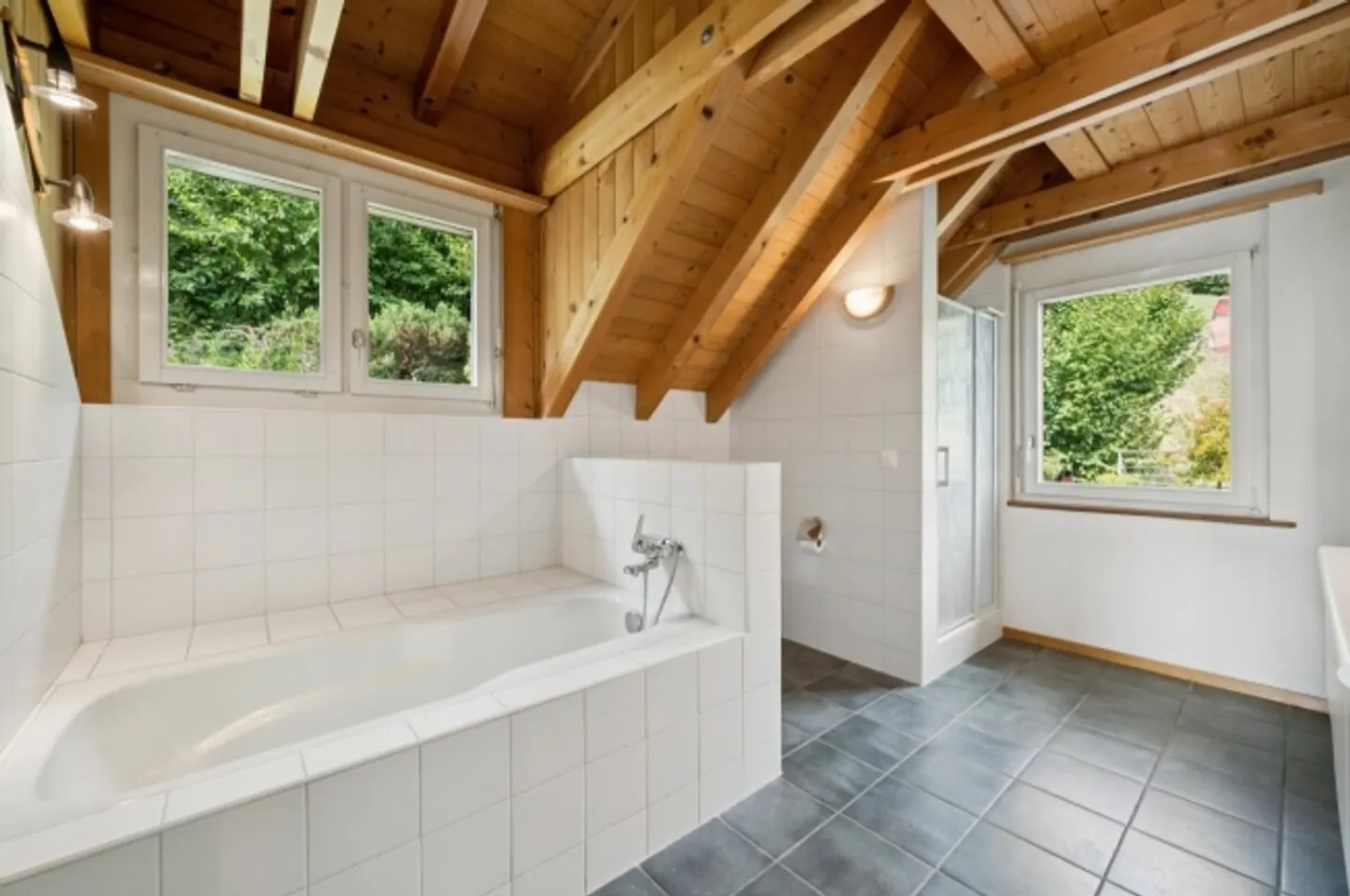 «Grosszügiges 6.5-Zimmer-Terrassenhaus mit Wintergarten, fünf Sitzplätzen, Sandsteinkeller und vielem mehr» - Foto 4 von 13