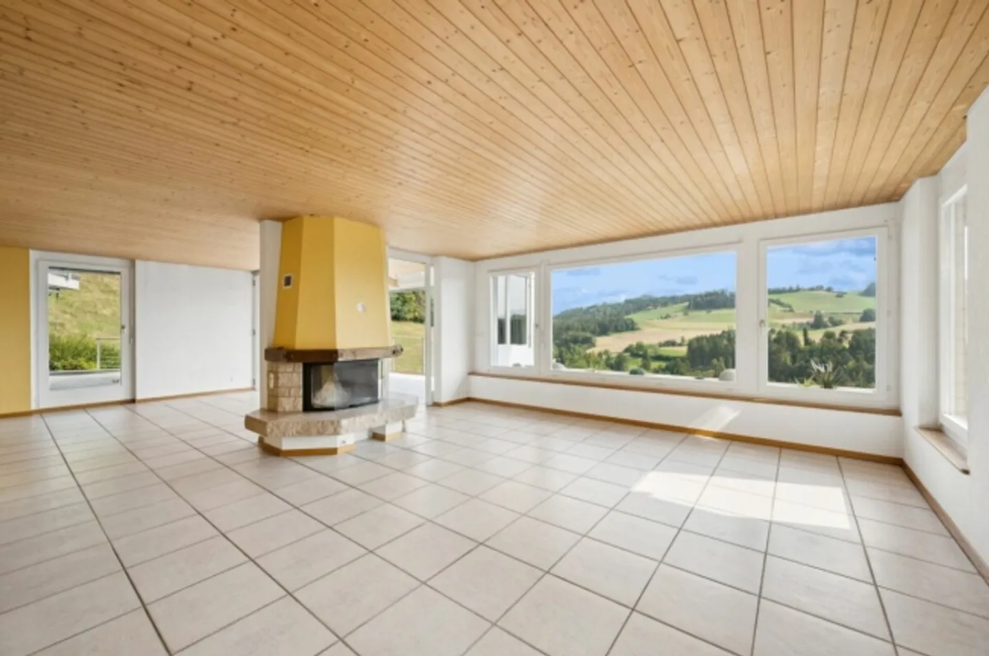 «Grosszügiges 6.5-Zimmer-Terrassenhaus mit Wintergarten, fünf Sitzplätzen, Sandsteinkeller und vielem mehr» - Foto 2 von 13
